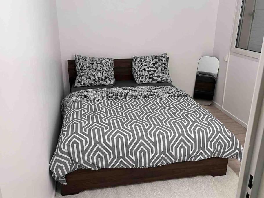 Logement Entier Chambre+Salon + Jardin & Terrasse Лез-Юлис Экстерьер фото