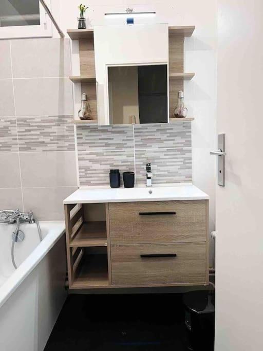 Logement Entier Chambre+Salon + Jardin & Terrasse Лез-Юлис Экстерьер фото