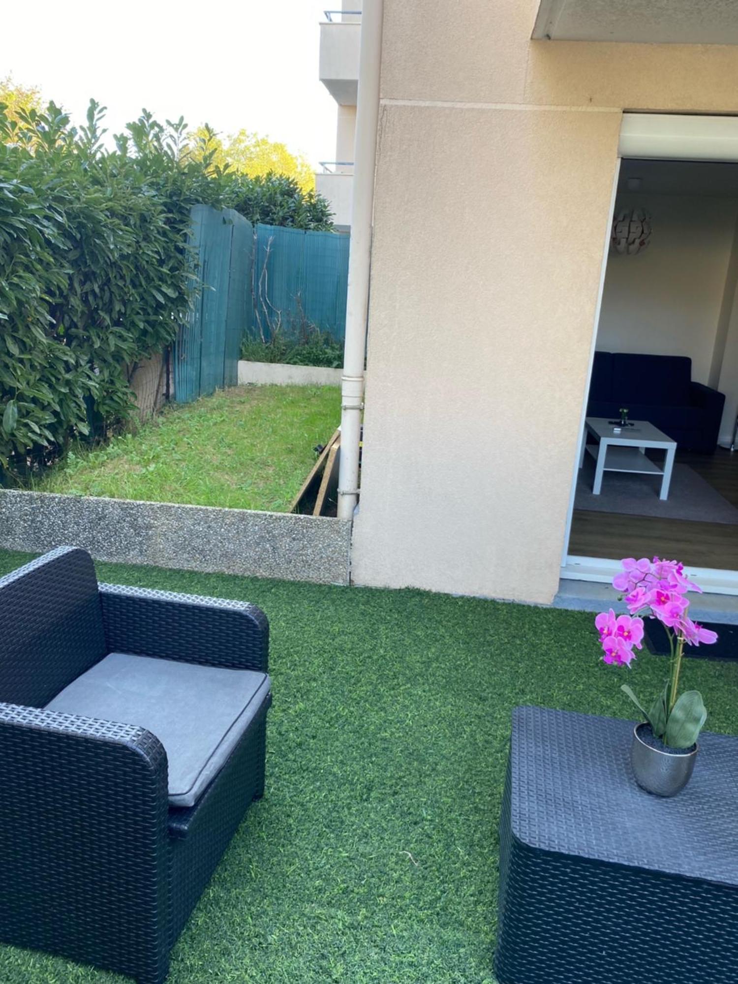 Logement Entier Chambre+Salon + Jardin & Terrasse Лез-Юлис Экстерьер фото