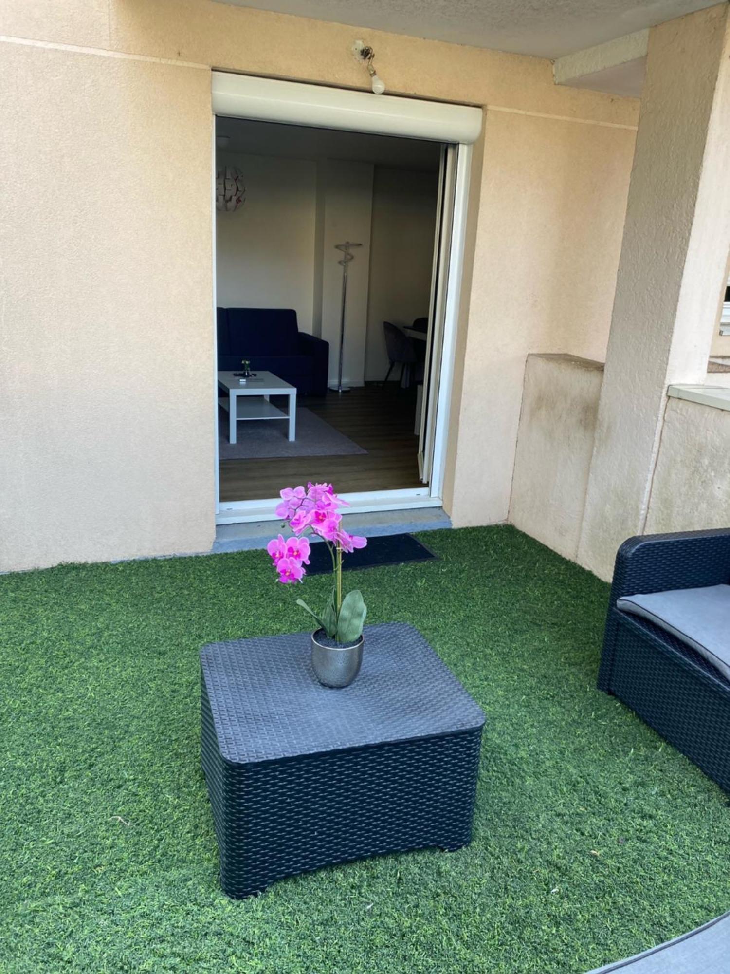 Logement Entier Chambre+Salon + Jardin & Terrasse Лез-Юлис Экстерьер фото