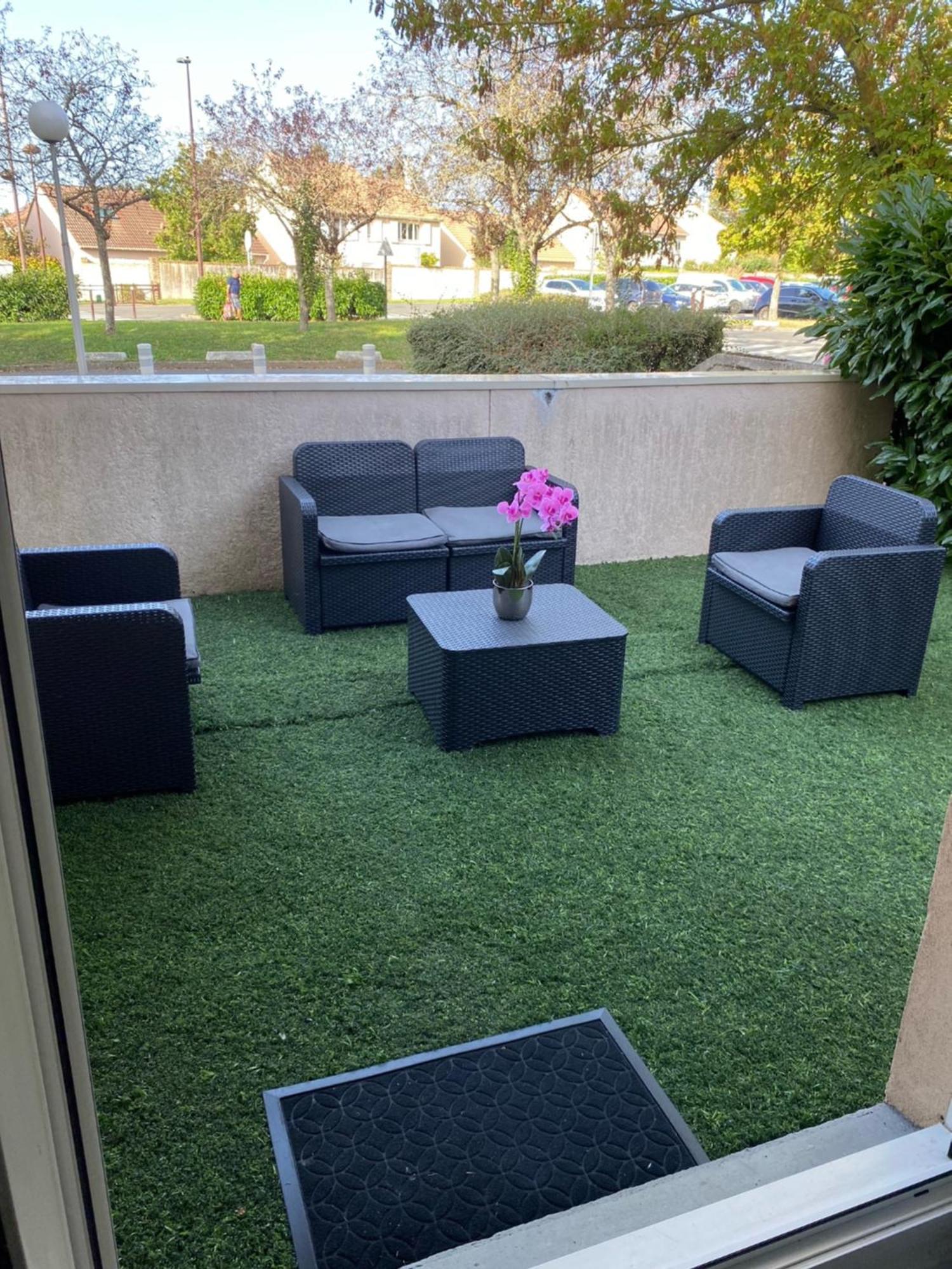 Logement Entier Chambre+Salon + Jardin & Terrasse Лез-Юлис Экстерьер фото